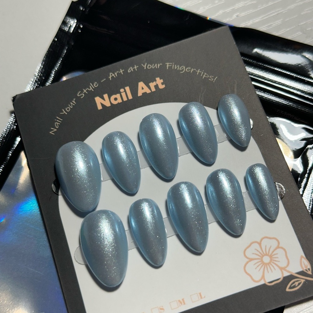 Shimmering Blue Nail Art Set